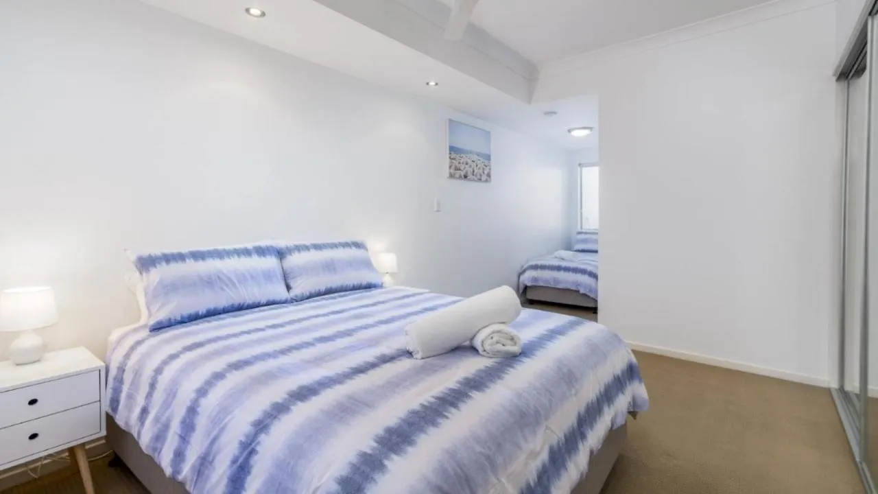 Villa Stylish Unit With Water Views Bellara